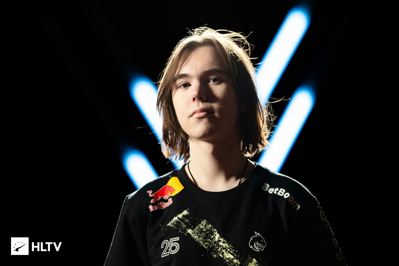 LPL春季赛今日首发：Doinb中路对决小虎