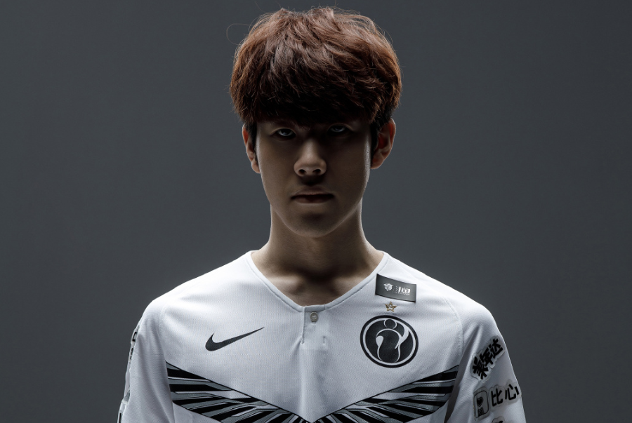 WBGvsLNG首发名单：Tarzan决战老东家！Xiaohu大战Scout